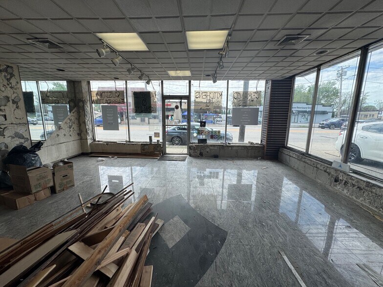 More Photos Of 2515 Merrick Rd, Bellmore Showroom For Lease