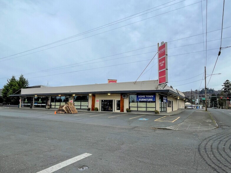 More Photos Of 3504-3536 NE 3rd Ave, Camas General Retail For Sale