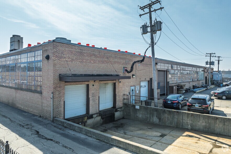 More Photos Of 8080-8088 McCormick Blvd, Skokie Manufacturing For Lease