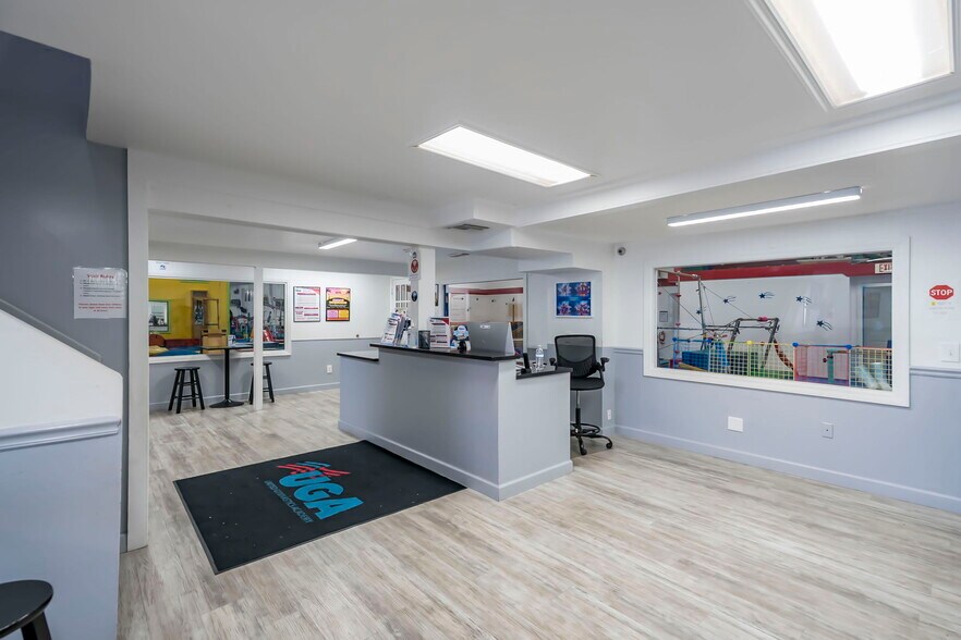 More Photos Of 1013 SE Holbrook Ct, Port Saint Lucie Warehouse For Sale