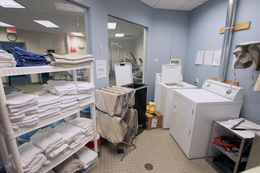 More Photos Of 16 Pelham Rd, Salem Medical For Sale