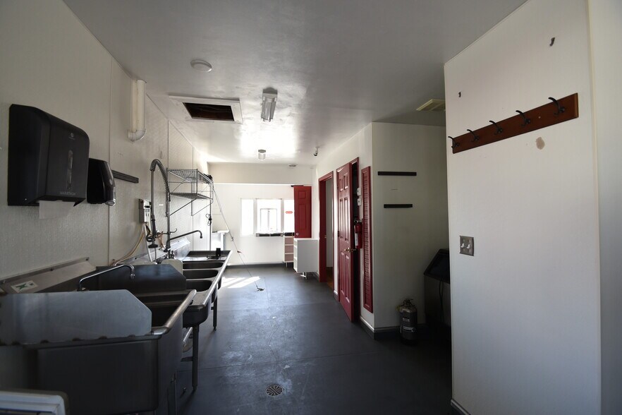 More Photos Of 4 Center Ave W, Dilworth Restaurant For Sale