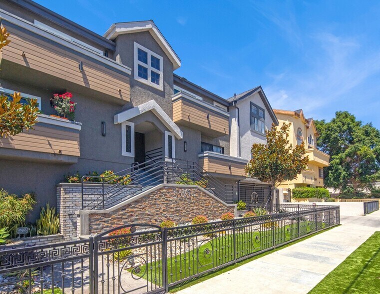 More Photos Of 5325 Denny Ave, North Hollywood Apartments For Sale