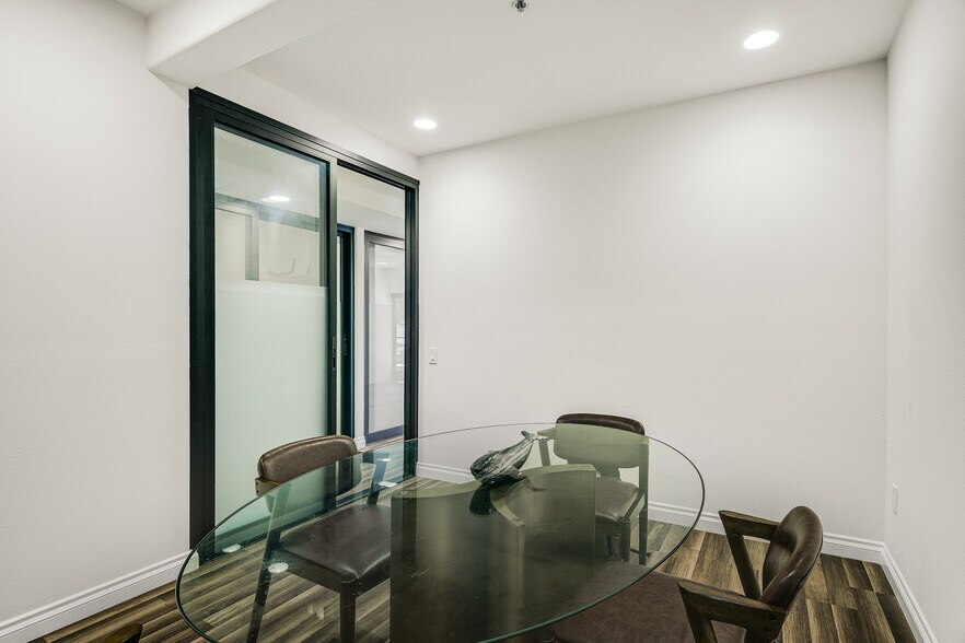 More Photos Of 928-950 Hornblend St, San Diego Office For Sale