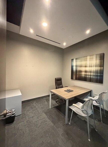 More Photos Of 7135 E Camelback Rd, Scottsdale Coworking Space