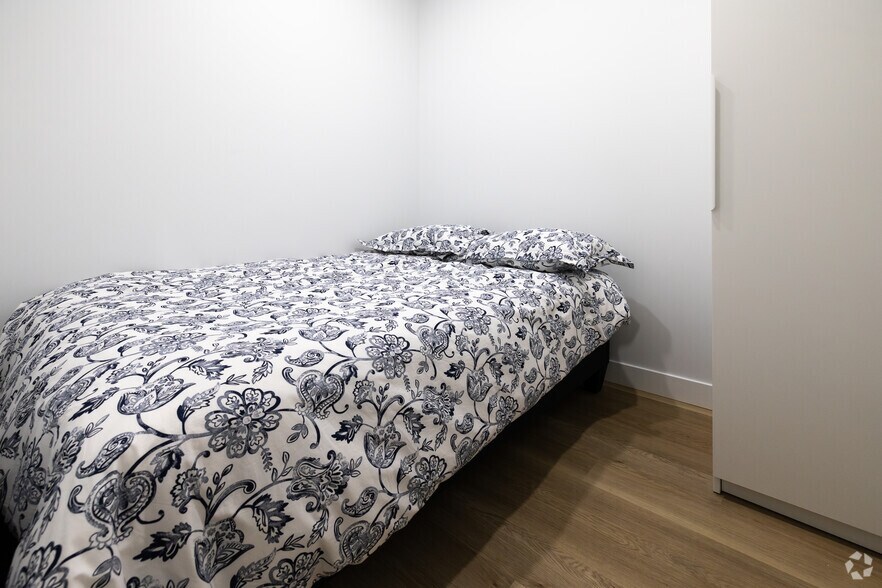 More Photos Of 1230 Rue Bishop, Montréal Apartments For Sale