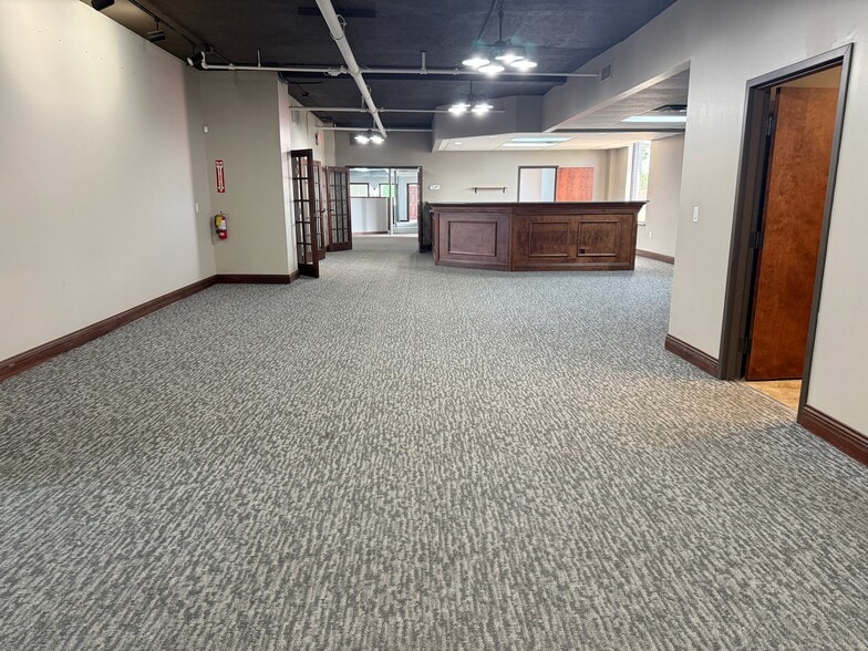 More Photos Of 641 Lincoln Way W, Massillon Showroom For Lease