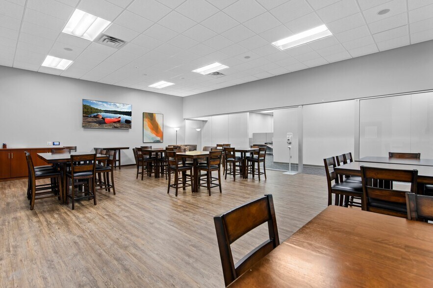 More Photos Of 940 S Hastings Ave, Saint Paul Park Office For Sale
