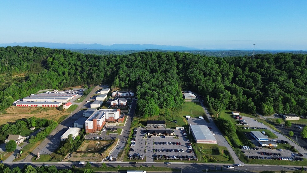 Primary Photo Of 1501 Callahan Dr, Knoxville Auto Repair For Sale