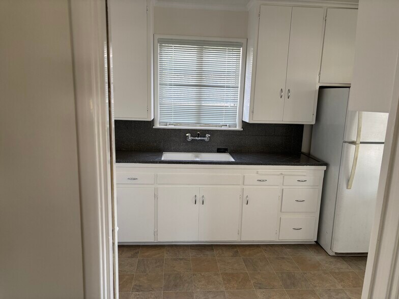 More Photos Of 5005 Cahuenga Blvd, North Hollywood Apartments For Sale