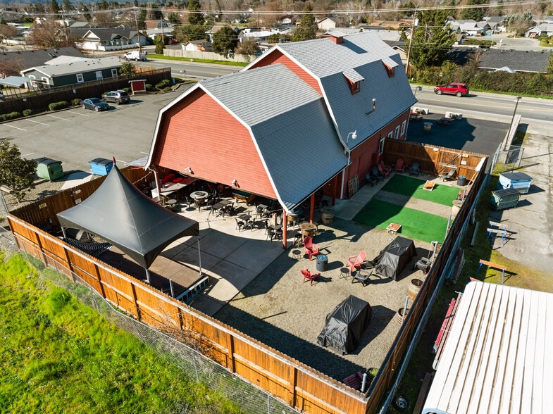 More Photos Of The Toasted Barrel, Grants Pass Restaurant For Sale