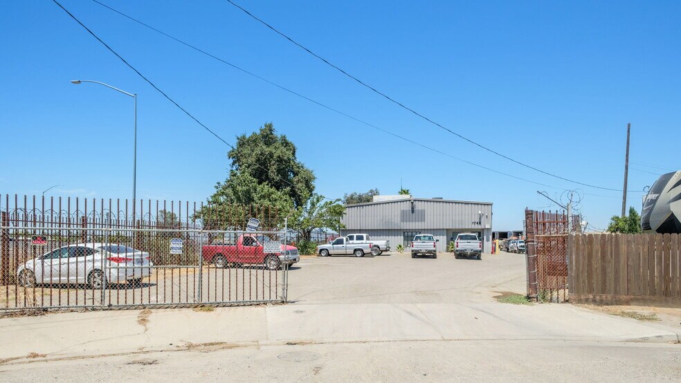 More Photos Of 1742 W Pine Ave, Fresno Industrial For Lease