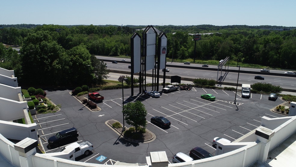 More Photos Of 5442 Frontage Rd, Forest Park Showroom For Lease