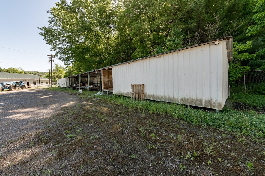 More Photos Of 123 Turkey Run Rd, Salem Distribution For Lease