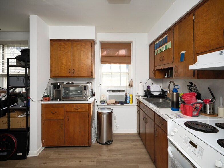 More Photos Of 47 Bridge St, Lambertville Restaurant For Sale