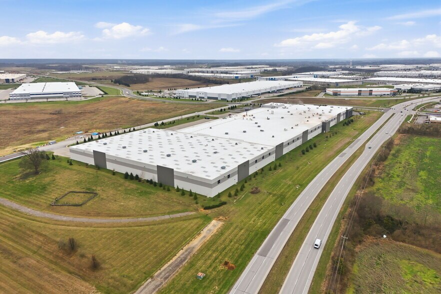 More Photos Of 100 River Ridge Pky, Jeffersonville Manufacturing For Lease