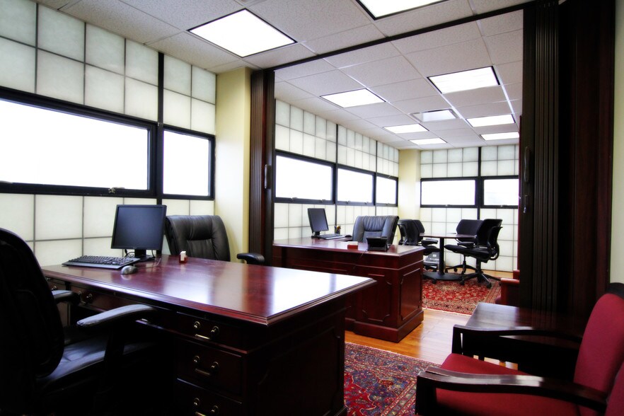 More Photos Of 2035 Lakeville Rd, New Hyde Park Medical For Lease