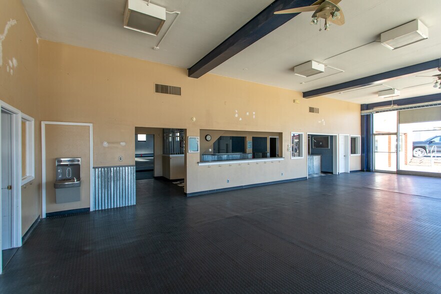 More Photos Of 815 N 1st Ave, Great Falls Auto Dealership For Sale
