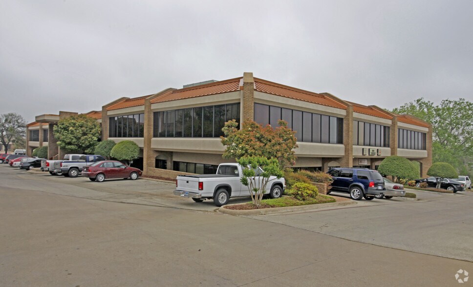 More Photos Of 6737 Brentwood Stair Rd, Fort Worth Office For Sale