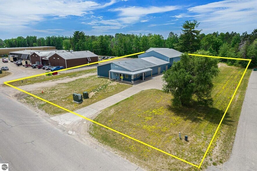More Photos Of 110 W Park Dr, Kalkaska Service For Sale