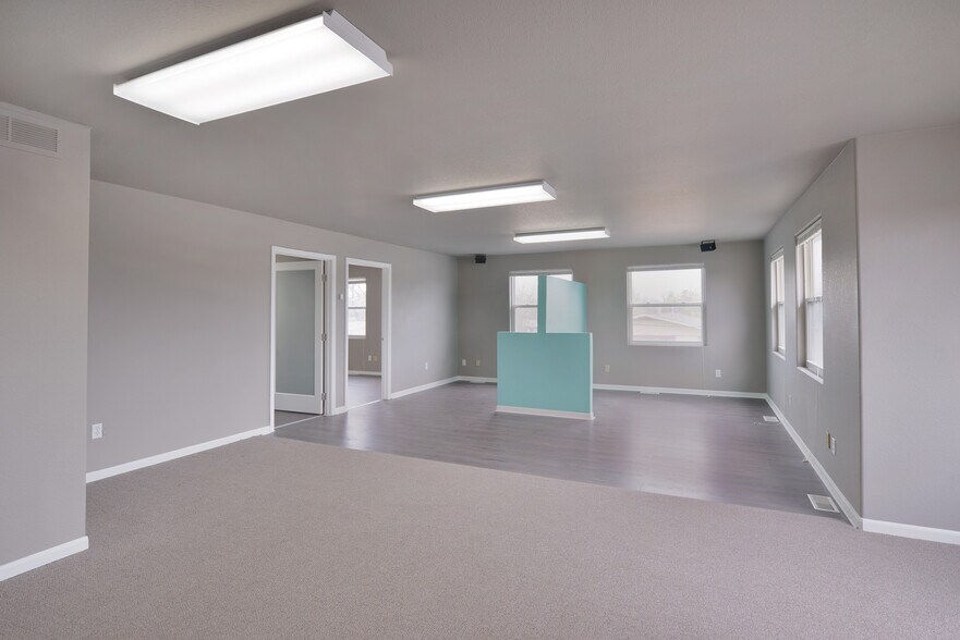 More Photos Of 1405 Madison Ave, Loveland Showroom For Sale