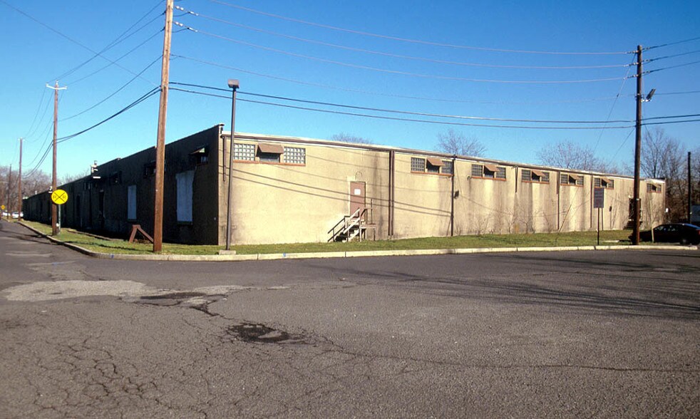 More Photos Of 10 Malcolm Ave, Teterboro Warehouse For Lease