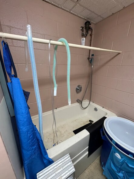 More Photos Of 6273 W River Rd NE, Belmont Veterinarian Kennel For Sale