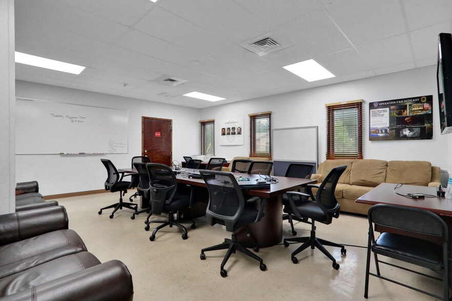 More Photos Of 1736 University Blvd S, Jacksonville Medical For Lease