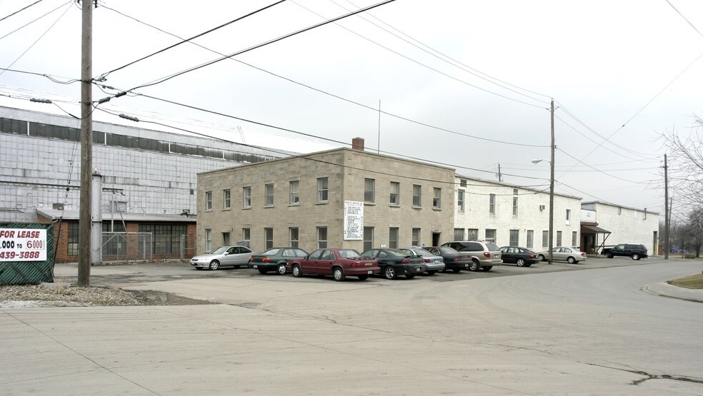 More Photos Of 1 W Interstate St, Bedford Warehouse For Lease