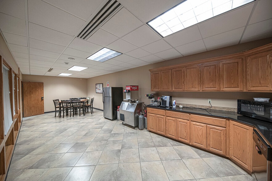 More Photos Of 125 W Missouri Ave, Midland Office For Lease