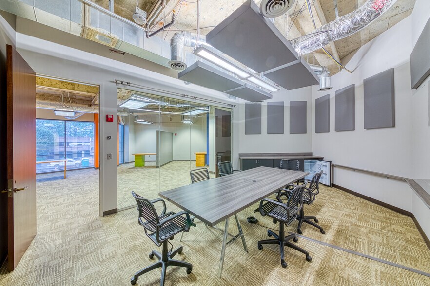 More Photos Of 200 Ashford Ctr N, Atlanta Office For Lease