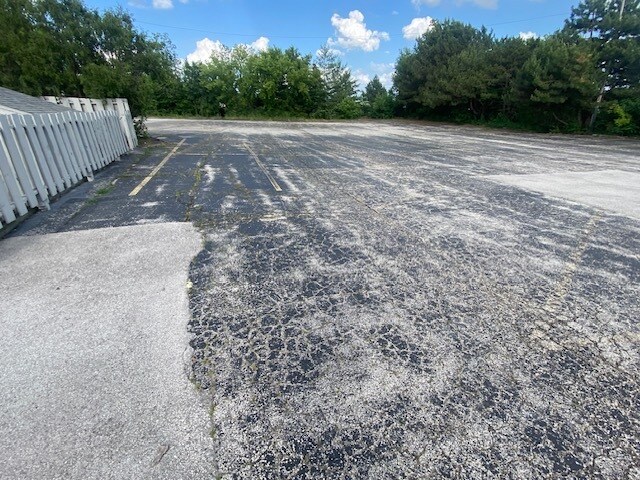 More Photos Of 21445 Gumina Rd, Brookfield Restaurant For Sale