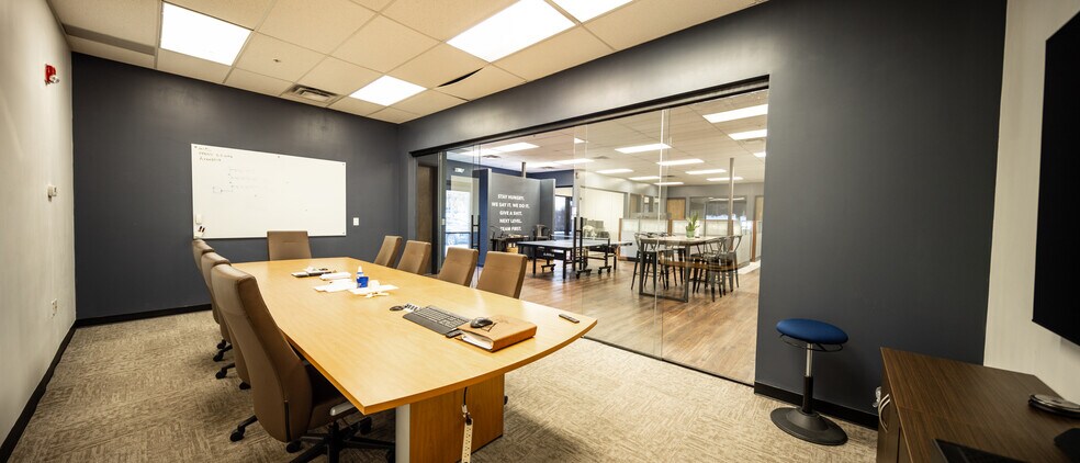 More Photos Of 6586 S Kenton St, Centennial Showroom For Lease