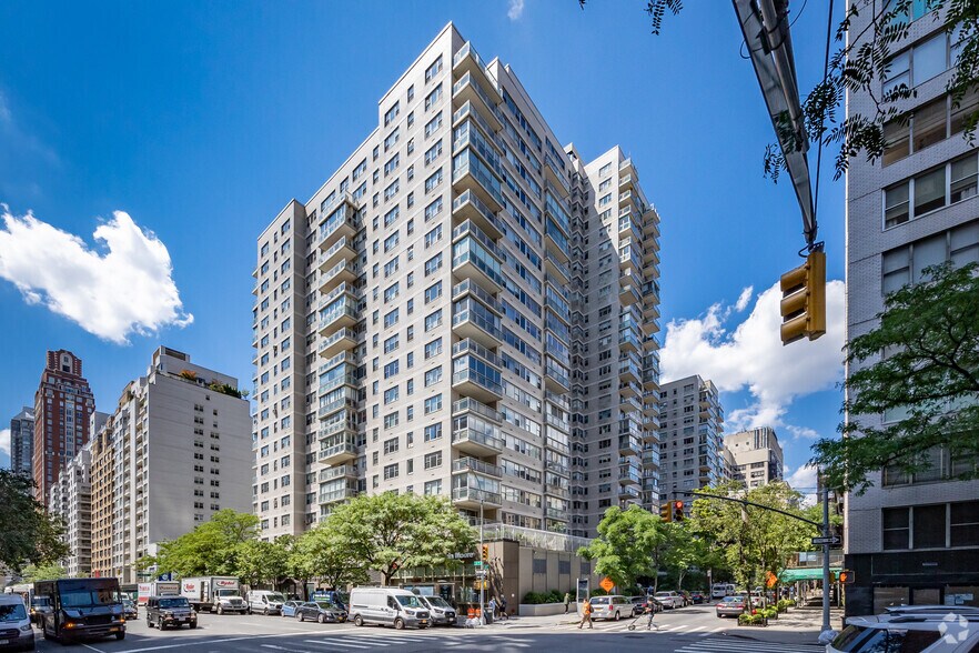 More Photos Of 150 E 69th St, New York Apartments For Lease