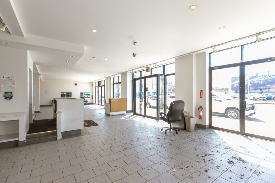 More Photos Of 56-15 Northern Blvd, Woodside Showroom For Sale