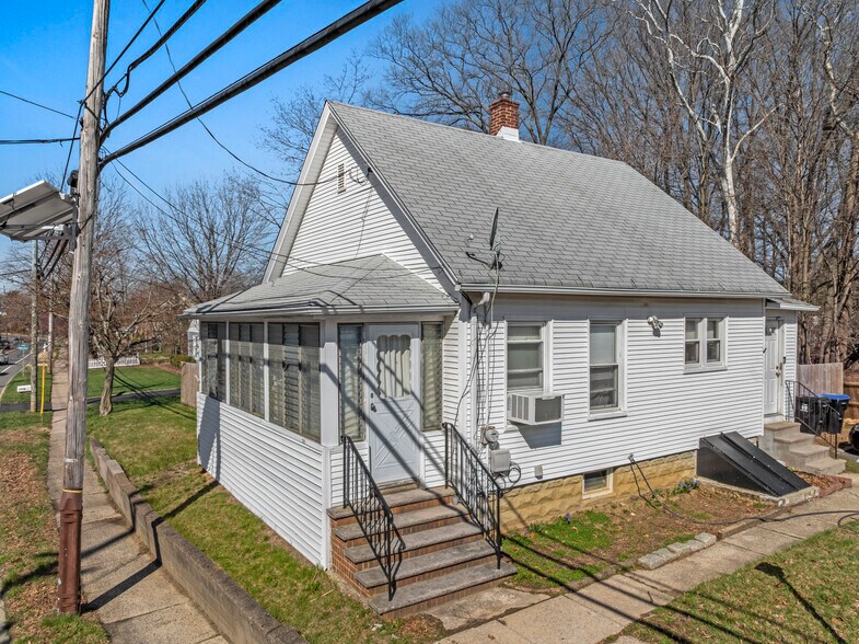 More Photos Of 123 Dunhams Corner Rd, East Brunswick Medical For Sale