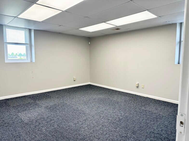 More Photos Of 190 Kings Daughters Dr, Frankfort Office For Sale