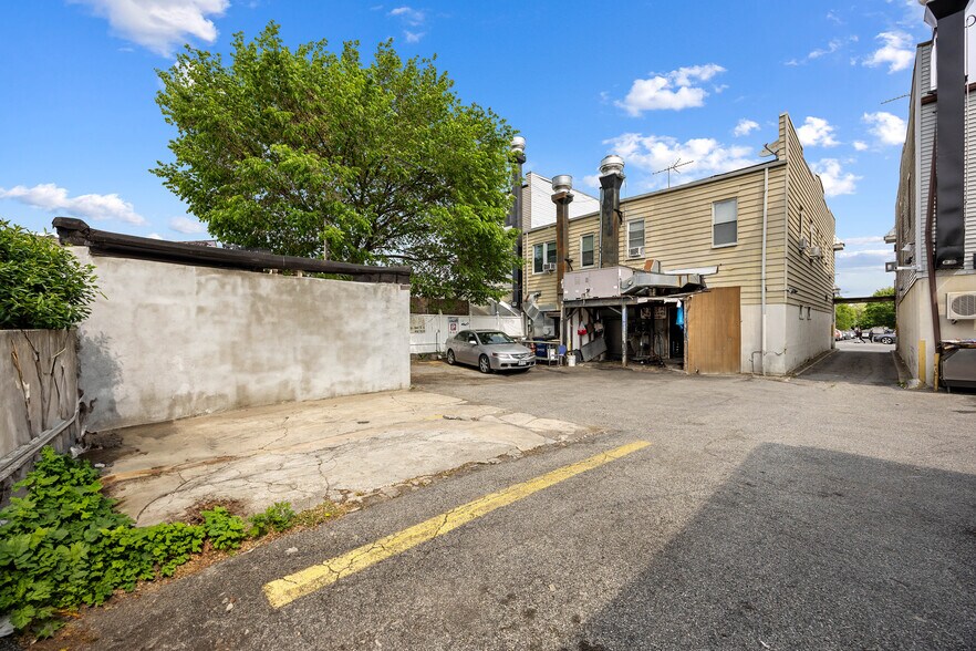 More Photos Of 15226-15228 Northern Blvd, Flushing General Retail For Sale