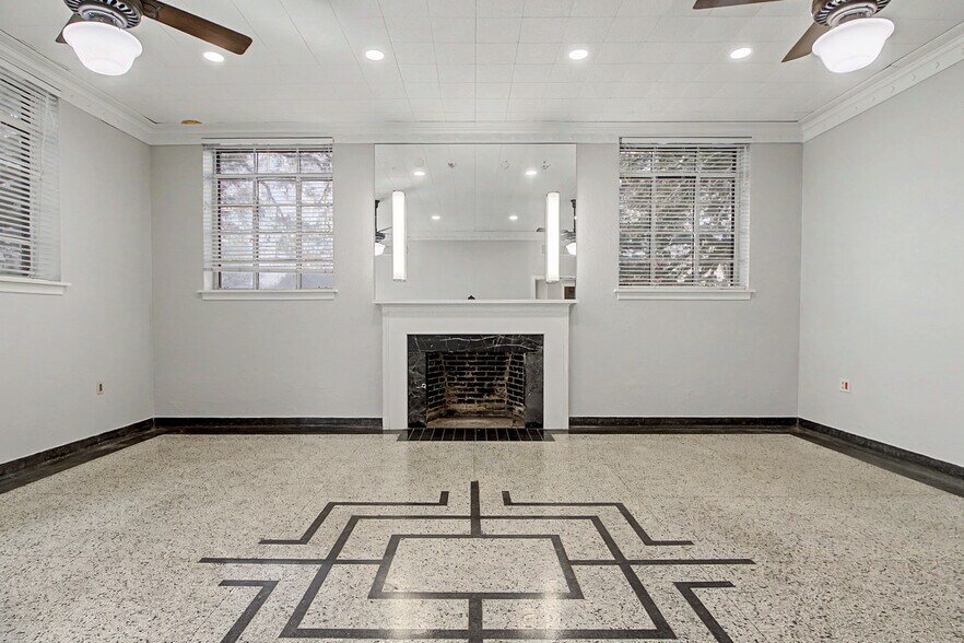 More Photos Of 903 S Texas Ave, College Station Office For Lease