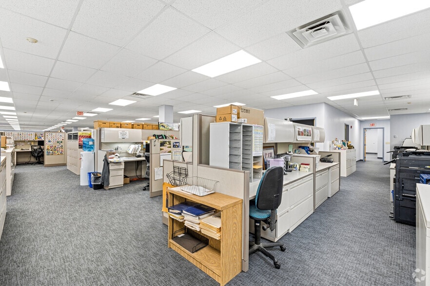 More Photos Of 10B Airline Dr, Albany Office For Sale