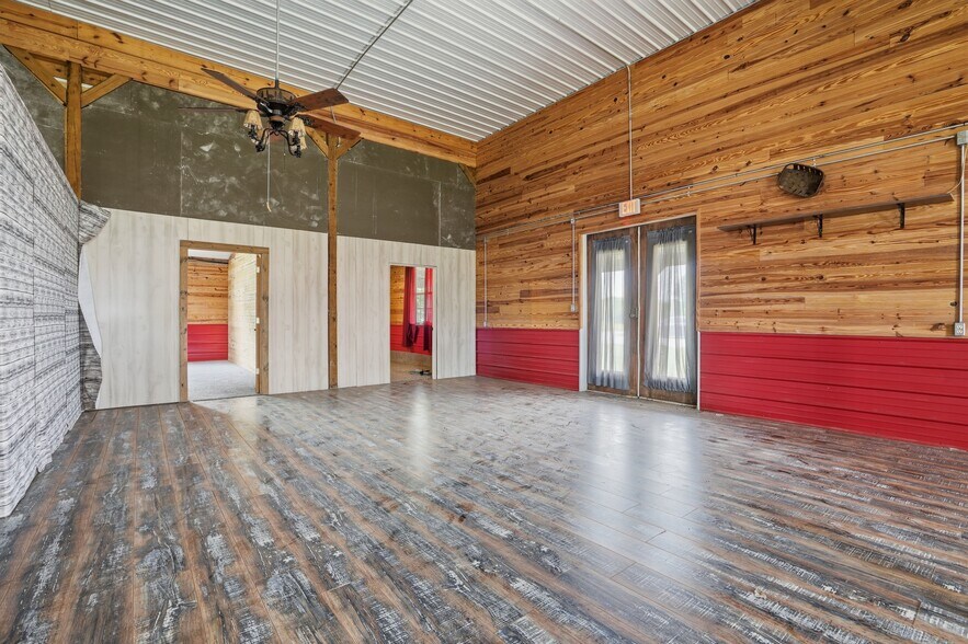 More Photos Of 113 S Wilder St, Chouteau General Retail For Sale