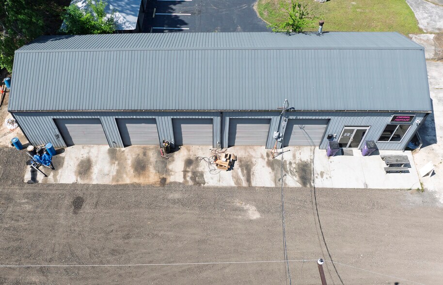 More Photos Of 508 Travis Ave, Saluda Auto Repair For Sale