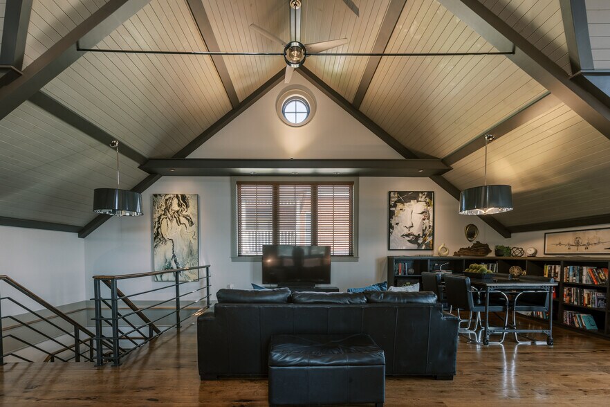 More Photos Of 300 Madison Pl, Lexington Apartments For Sale