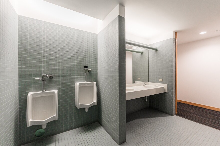 More Photos Of 290 Springfield Dr, Bloomingdale Medical For Lease