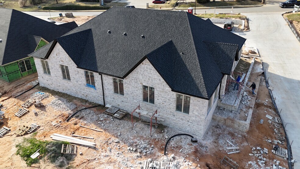 More Photos Of 7196 Crosswater Ave, Tyler Office For Lease