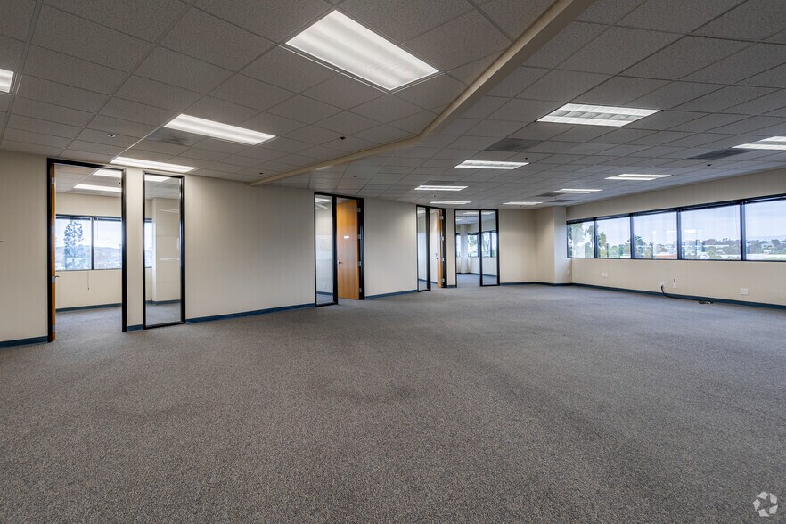 More Photos Of 15707 Rockfield Blvd, Irvine Office For Lease