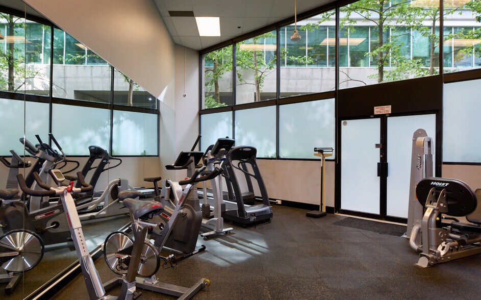 More Photos Of 1100 Melville St, Vancouver Office For Lease