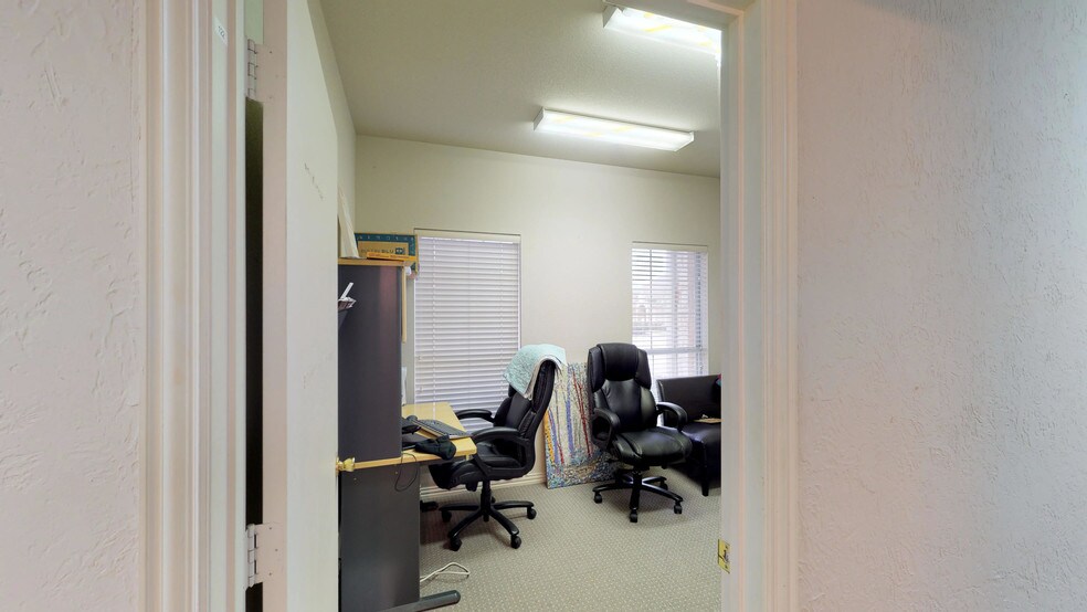 More Photos Of 1208 Bent Oaks Ct, Denton Office Residential For Sale