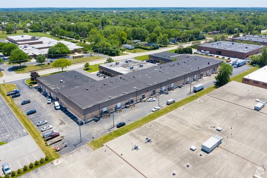 More Photos Of 7926-8010 S Madison St, Burr Ridge Service For Lease
