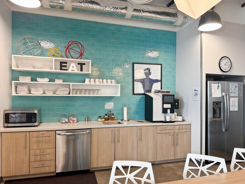 More Photos Of 9100 Conroy Windermere Rd, Windermere Coworking Space